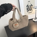Borsa sottobraccio retrò in maglia cammello con mini ciondolo e targhetta in pelle fatta a mano - Cachi