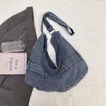 Schicke Retro-blaue Denim-Halbmondtasche mit verstellbarem Gurt aus gestreiftem Stoff - Hellblau