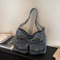 Borsa tote in denim blu lavato retrò con doppie tasche con zip e rivetti argentati - Nero