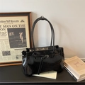 Retro black oil wax leather tote bag with decorative buckle and long shoulder straps - No Pendant / Black