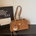 Sac fourre-tout vintage marron en daim avec breloque ours et plaque dorée - Marron avec Pendentif