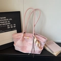 Borsa tote rosa stampata con manici in pelle e ciondolo a forma di cavallo bianco - Rosa Con Pendente