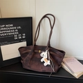Grande borsa tote retrò marrone scuro con manici in pelle e ciondolo a forma di cane - Caffè Con Pendente