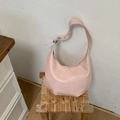 Minimalist light pink crescent shoulder bag in faux leather with adjustable silver buckle - Pink