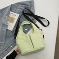 Cabas minimaliste en toile vert menthe avec grandes poches avant et bandoulière noire - Sans Pendentif / Vert