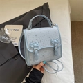 Mini zaino in pelle PU azzurra con stelle d'argento e fiocchi decorativi - Blu