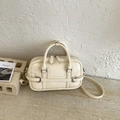 Détail du sac Boston crème en cuir PU avec double fermeture éclair et poignées rondes - Blanc Cassé