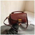 Sac à main vintage bordeaux en cuir plissé avec boucle dorée pour femmes - Rouge