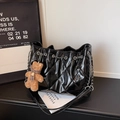 Sac bandoulière rétro en cuir verni noir matelassé avec chaîne et ours peluche - Sans Pendentif / Noir