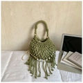 Borsa a tracolla intrecciata verde fatta a mano con nappe, perle di legno e catena - Verde (Con Catena di Perle Artificiali)