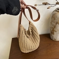 Minimalist beige woven tote bag with a brown leather shoulder strap in a retro style - Zipper Style / Khaki