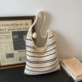 Beigefarbene gestreifte Strick-Eimertasche mit Lochmuster-Design für Damen - Blau