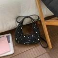 Elegante bolso de media luna acolchado negro con perlas y asa de lazo - Negro