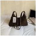 Bolso tote vintage marrón de cuero mate con cremalleras doradas y colgante de moda - Marrón