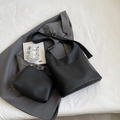 Sac hobo noir de grande capacité avec porte-monnaie assorti et texture cuir de litchi - Noir