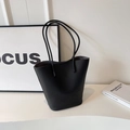Borsa tote minimalista in pelle nera a grana litchi con lunghi manici per il lavoro - Nero