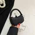 Mini schwarze Denim Handtasche mit silberner Kette und Tragegriff für Damen - Schwarz