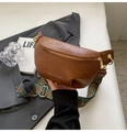 Borsa pettorale retrò in pelle marrone con zip dorata e tracolla bohémien colorata - Marrone