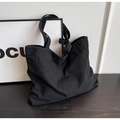 Bolso tote minimalista de lona negra con correas anchas para estudiantes y uso diario - Negro