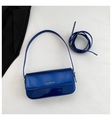 Minimalistische saphirblaue Schultertasche aus Lackleder mit Logo und Doppelriemen - Blau
