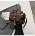 Elegante borsa a tracolla vintage marrone scuro con cinturino regolabile e fibbia oro - Marrone
