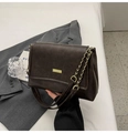 Borsa a tracolla in pelle opaca marrone scuro con finiture dorate e catena classica - Marrone