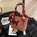 Borsa a secchiello in tweed scozzese rosso con rifiniture in pelle e foulard a cuori - Pied de Poule Rosso Vino