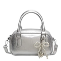 Bolso Boston de cuero encerado plateado para mujer con colgante corazón de perlas y correa - Plateado