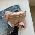 Bolso de pecho minimalista rosa claro con bordado y tirador de cremallera trenzado - Rosa