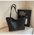 Minimalistische schwarze gewebte große Tragetasche mit eleganten Schulterriemen - Schwarz