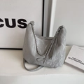 Grande borsa a spalla grigio argento con trama a pieghe e catena in metallo argento - Senza ciondolo / Grigio (Senza Pendente)