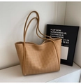 Braune gewebte Shopper-Tasche mit schmalen Schultergurten im minimalistischen Stil - Khaki