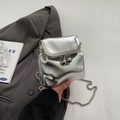 Petit sac bandoulière argenté chic avec chaîne métallique et fermoir vintage femme - Argenté