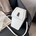 Borsa a tracolla bara bianca gotica con teschio e borchie metalliche in pelle - Taglia unica / Scheletro Bianco