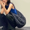 Bolso de nube acolchado negro minimalista con textura de burbujas para moda diaria - Negro (Grande)