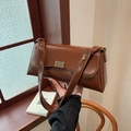 Braune Vintage Schultertasche aus Kunstleder mit goldenem Verschluss und Riemen - Braun