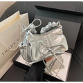 Borsa a mano metallizzata argento con fiocchi in una scatola regalo elegante - Argento
