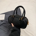 Elegante bolso cilíndrico negro con relieve ATN y detalles metálicos dorados - Negro (Sin Colgante)
