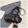 Borsa bowling chic in pelle PU nera con multitasche e tracolla regolabile - Nero senza Ciondolo