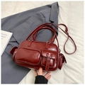Elegante borsa bowling bordeaux in pelle cerata lucida con molteplici tasche esterne - Rosso (Senza Ciondolo)