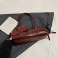 Bolso baguette vintage burdeos en cuero aceitado con correa fina y hebilla dorada - Rojo