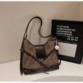 Bolso bandolera vintage marrón en ante y cuero liso con un colgante de béisbol - Con Colgante / Marrón