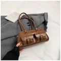 Dunkelbraune Retro-Achseltasche aus mattem Leder mit doppelten Schnallentaschen - Braun Ohne Anhänger