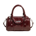 Borsa Boston vintage in pelle cerata bordeaux con borchie argento e manico superiore - Borgogna