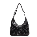 Sac croissant noir rétro avec poche plissée et cuir synthétique au fini poli - Noir