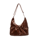 Sac hobo en cuir PU marron foncé plissé avec bandoulière réglable et forme demi-lune - Fauve