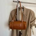 Klassische karamellbraune Zylindertasche mit hochwertiger geprägter Lederstruktur - Ohne Anhänger / Braun