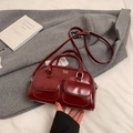 Vintage burgundy bowling bag with front pockets and adjustable shoulder strap - Red (No Pendant)