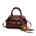 Sac bowling rétro bordeaux effet cuir huilé avec breloque ours et doubles poches - Rouge (Avec Pendentif)