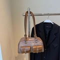 Bolso bandolera vintage marrón con bolsillos delanteros dobles y hebillas plateadas - Sin colgante / café